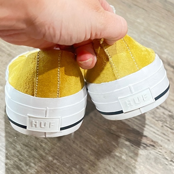 FINAL PRICE HUF Classic Lo Sneaker Men's  Golden Suede Skater Shoe Footwear - Picture 4 of 7